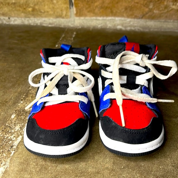 Jordan’s - Picture 1 of 2